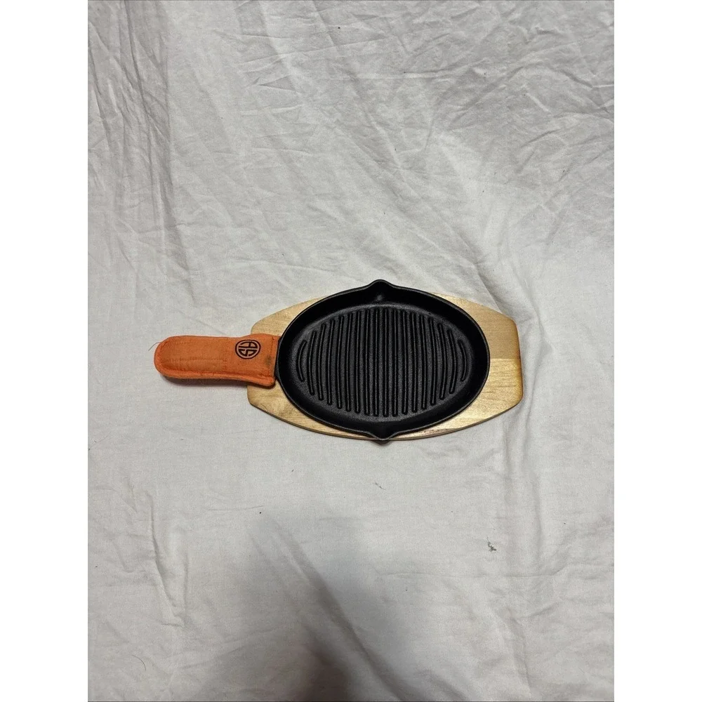 Cast Iron Fajita Platter with Hardwood Base and Handle Cover